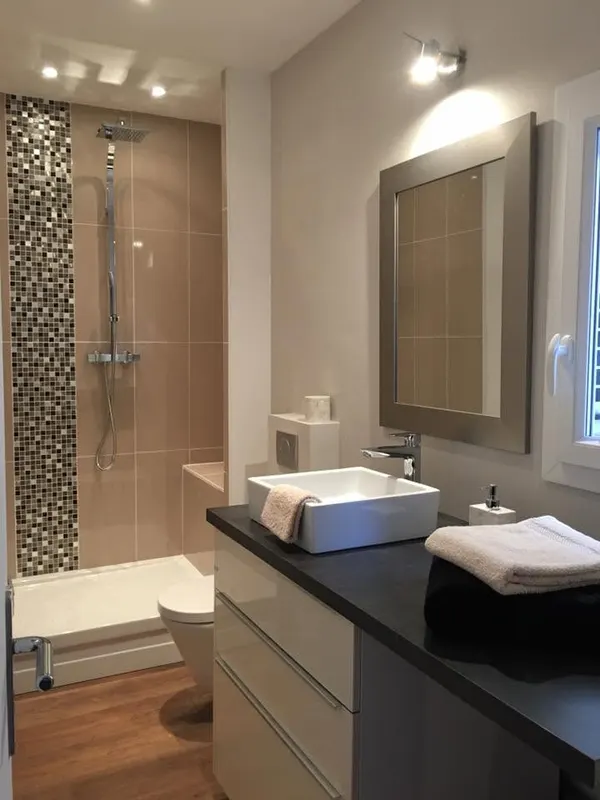 Salle de douche T2, Salle de douche