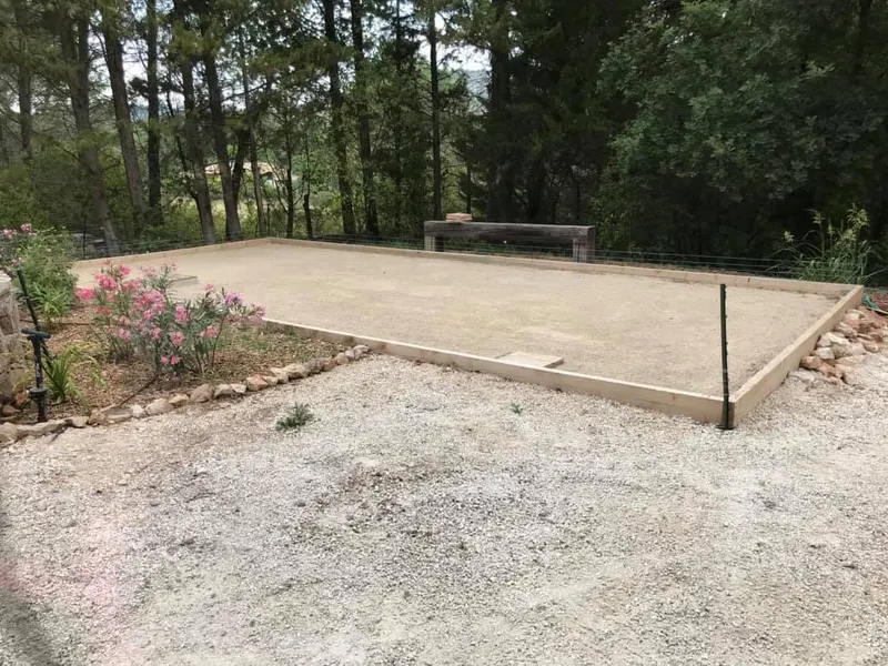 Boulodrome , Espaces extérieurs
