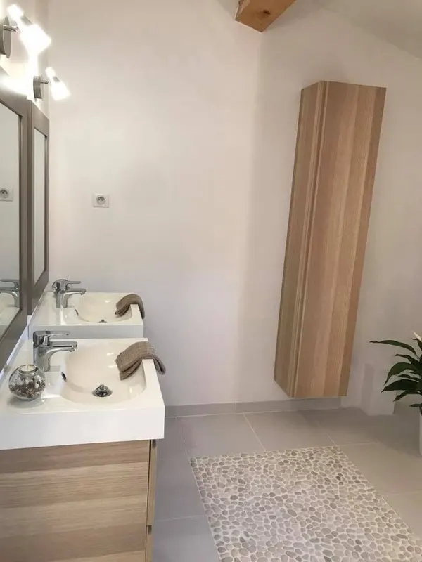 Salle de douche et calade, Salle de douche