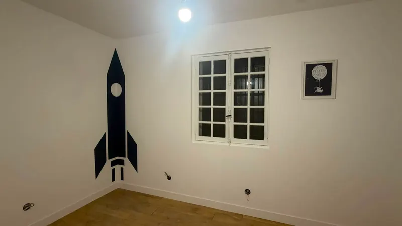 Une fusée prête à décoller, Décoration