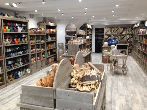 Magasin de grès, Commerce