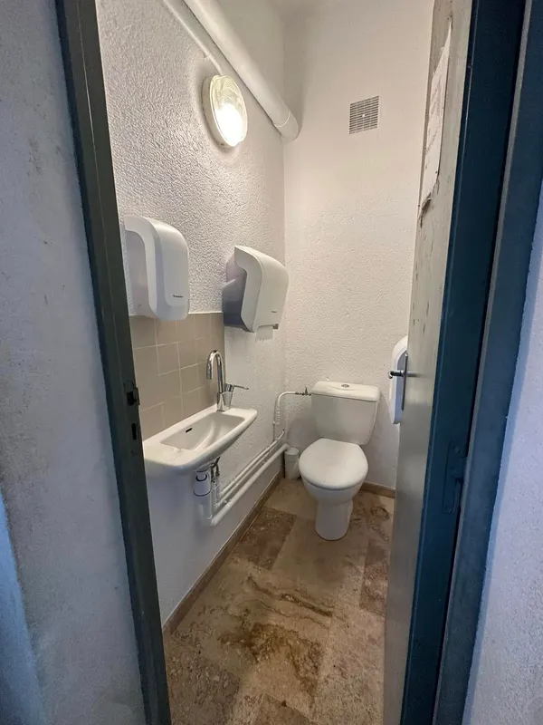 Rénovation WC extérieur établissement scolaire, après les travaux