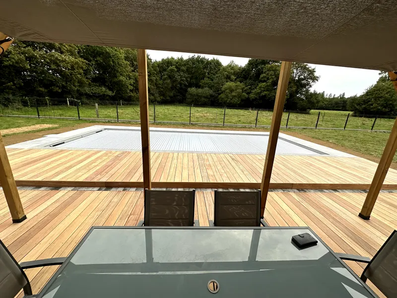 Terrasse de piscine bois exotique, après les travaux