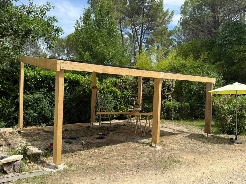 Création pergola avec panneaux photovoltaïques, Menuiserie